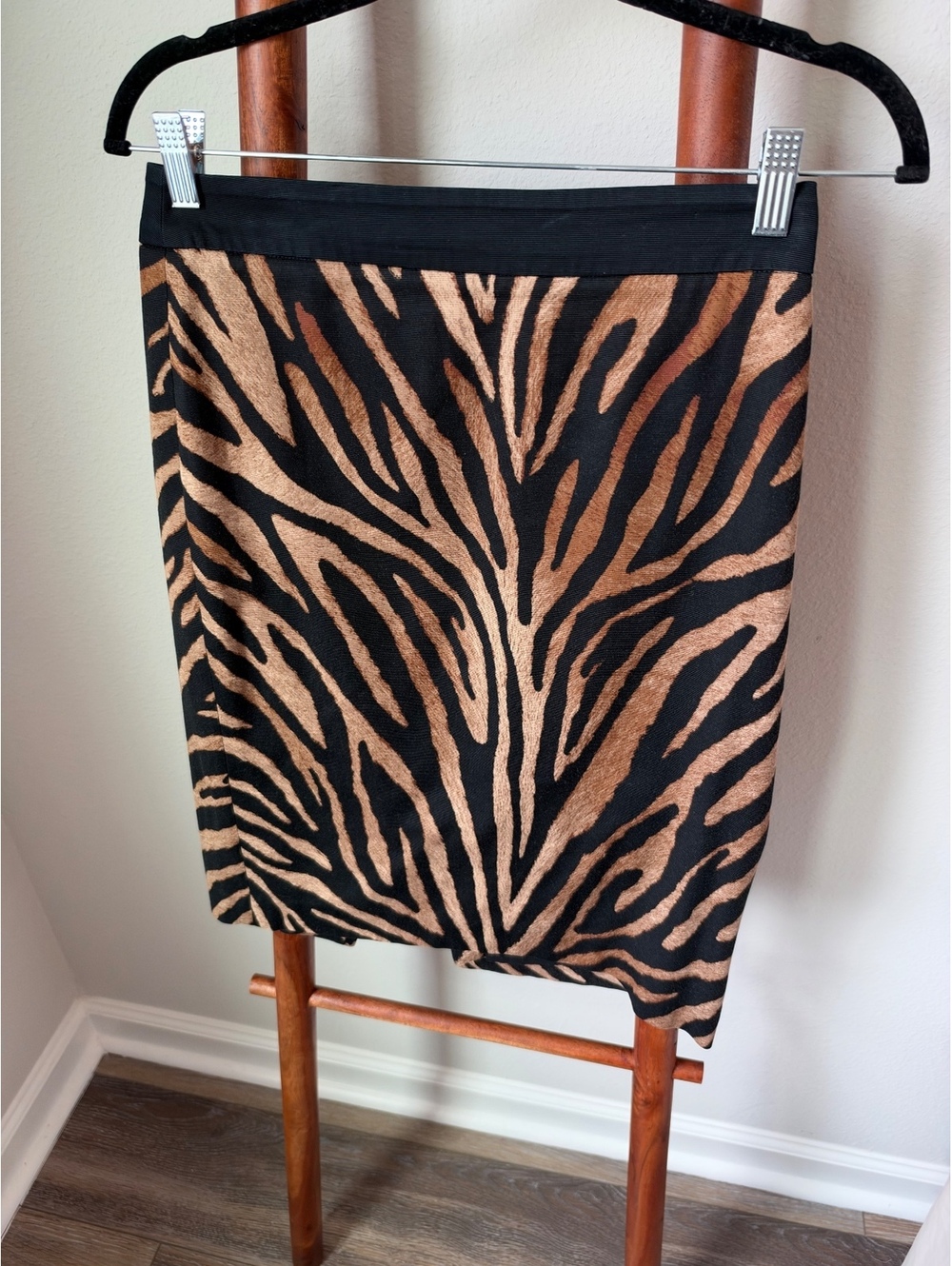 White House Black Market Women's Size 4 Zebra Print Pencil Skirt